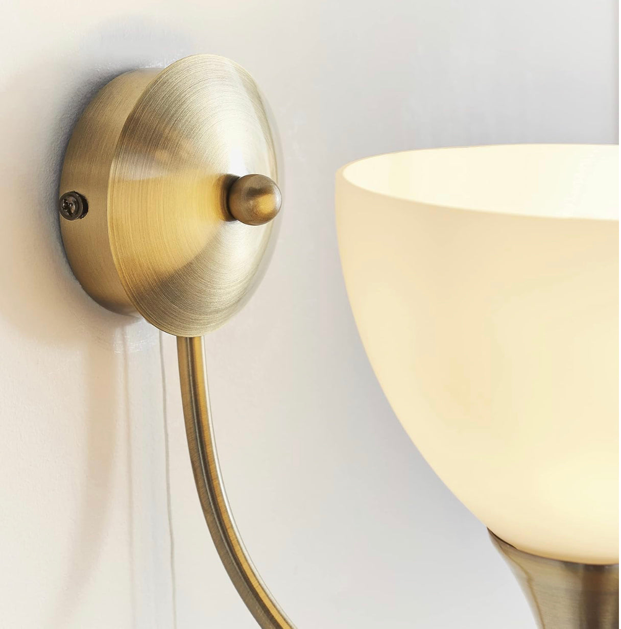 Marlow Home Co. Tina 1-Light Armed Wall Sconce – Antique Brass Finish