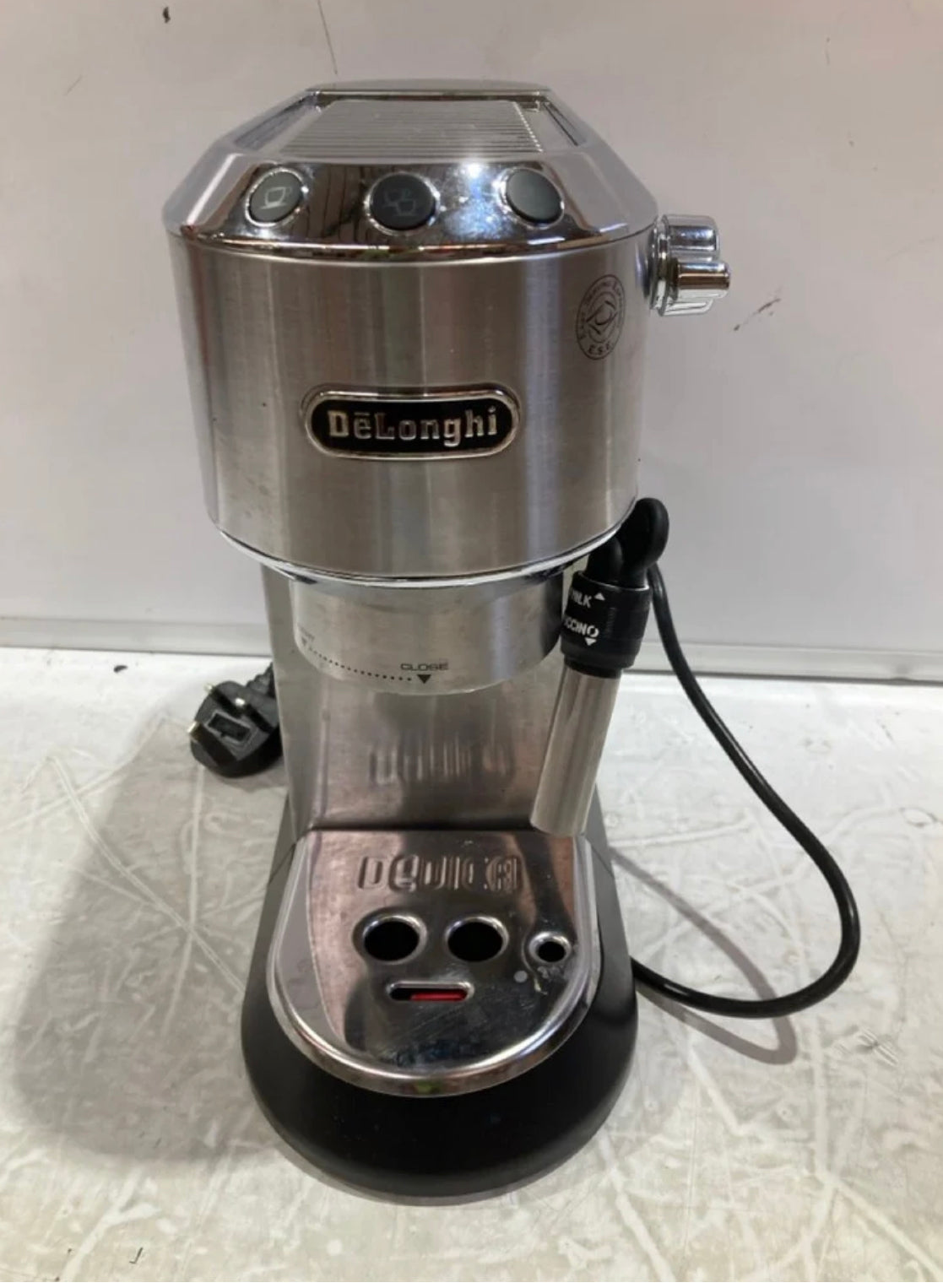 Pre-owned De’Longhi Dedica EC685M silver espresso and cappuccino machine with adjustable milk frother